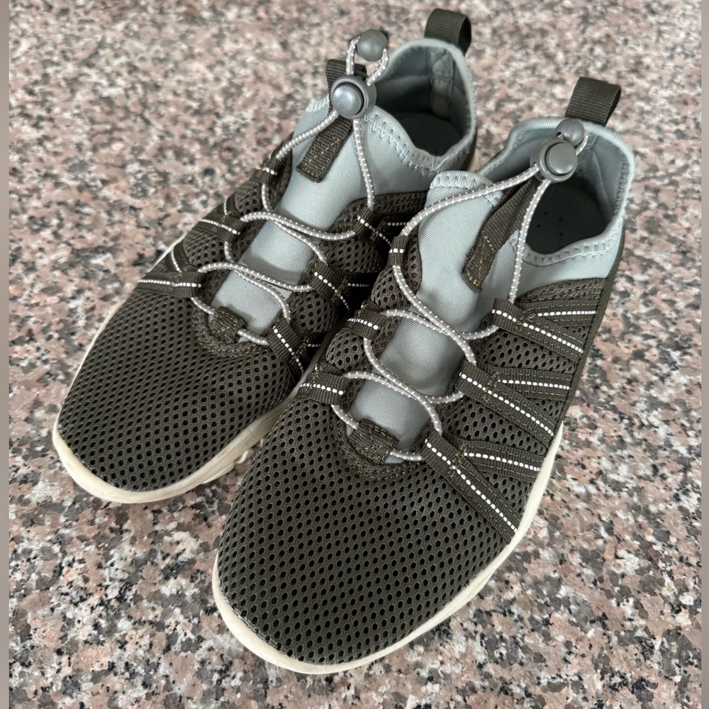 Olive Green Mesh Water Shoes / Quick-Dry Sneakers – Size 6